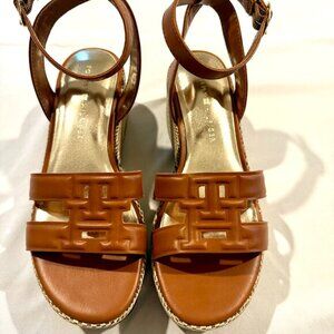 Tommy Hilfiger Tan Logo Platform Espadrille Sandals – Size 6.5 NWOB